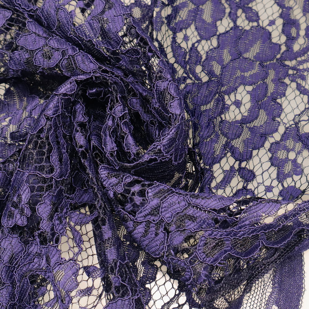 Bogen Spitzenstoff Blumen - lila/schwarz